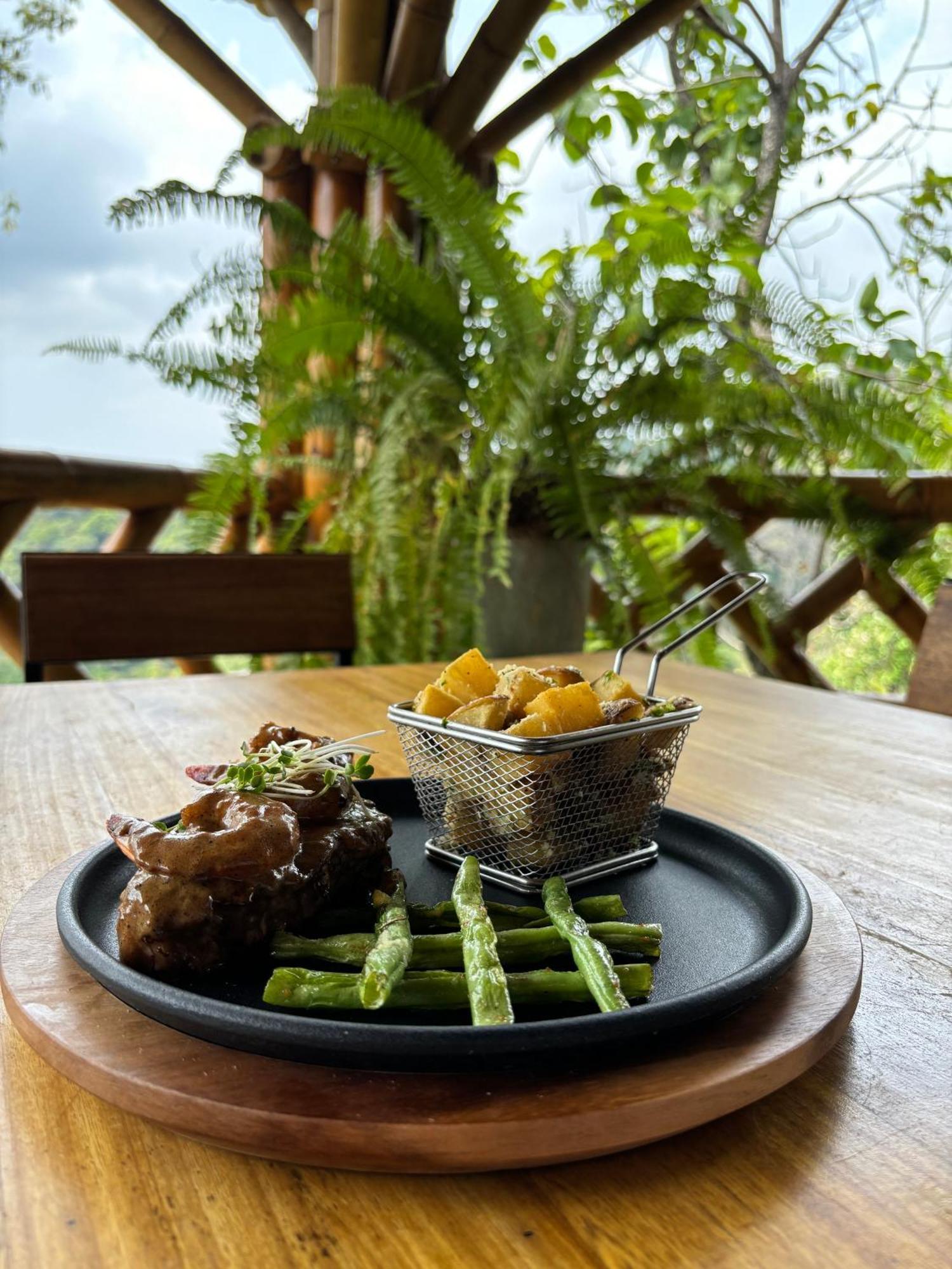 La Veranda Hotel & Restaurant Минка Екстериор снимка