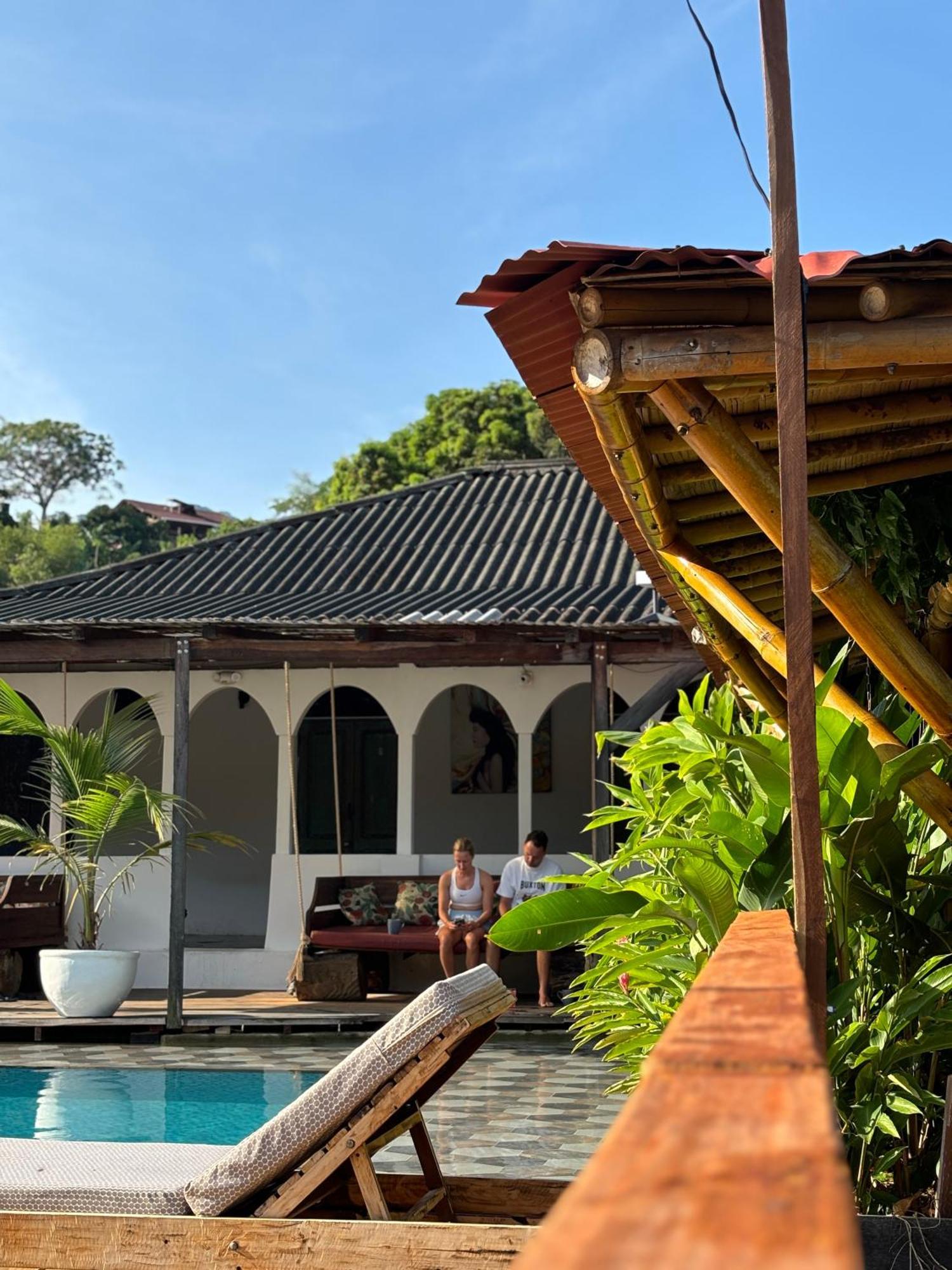 La Veranda Hotel & Restaurant Минка Екстериор снимка
