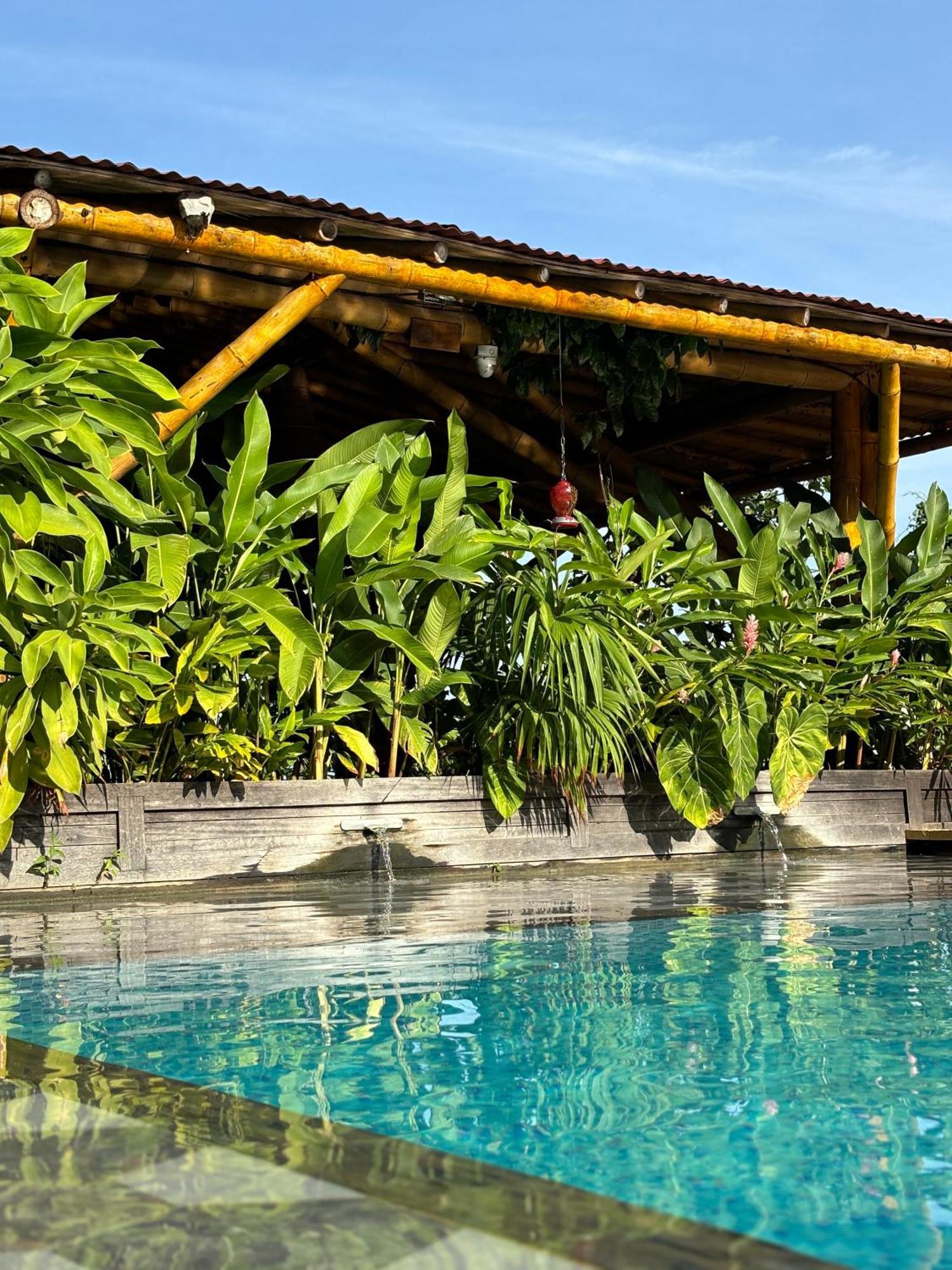 La Veranda Hotel & Restaurant Минка Екстериор снимка