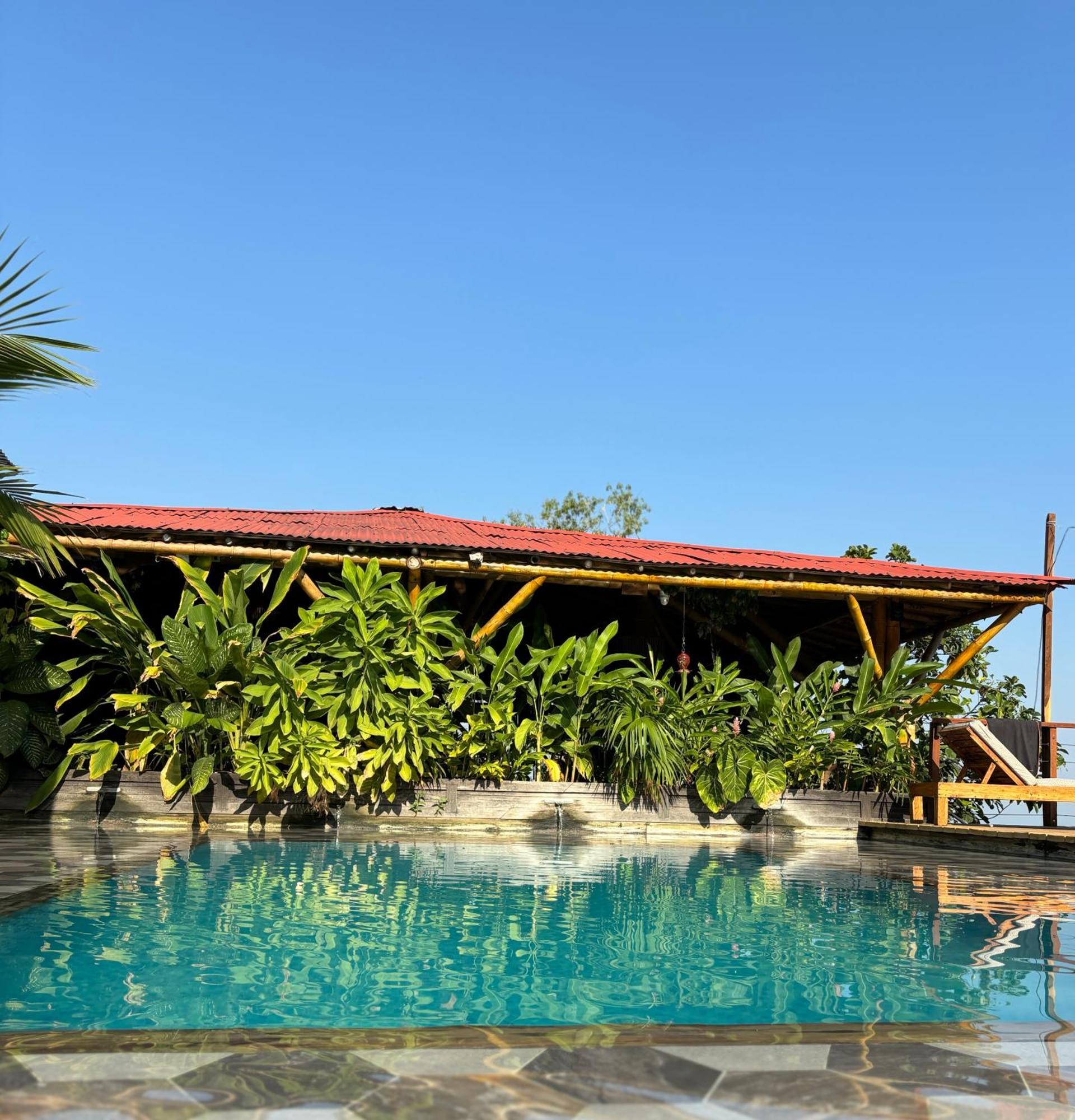 La Veranda Hotel & Restaurant Минка Екстериор снимка