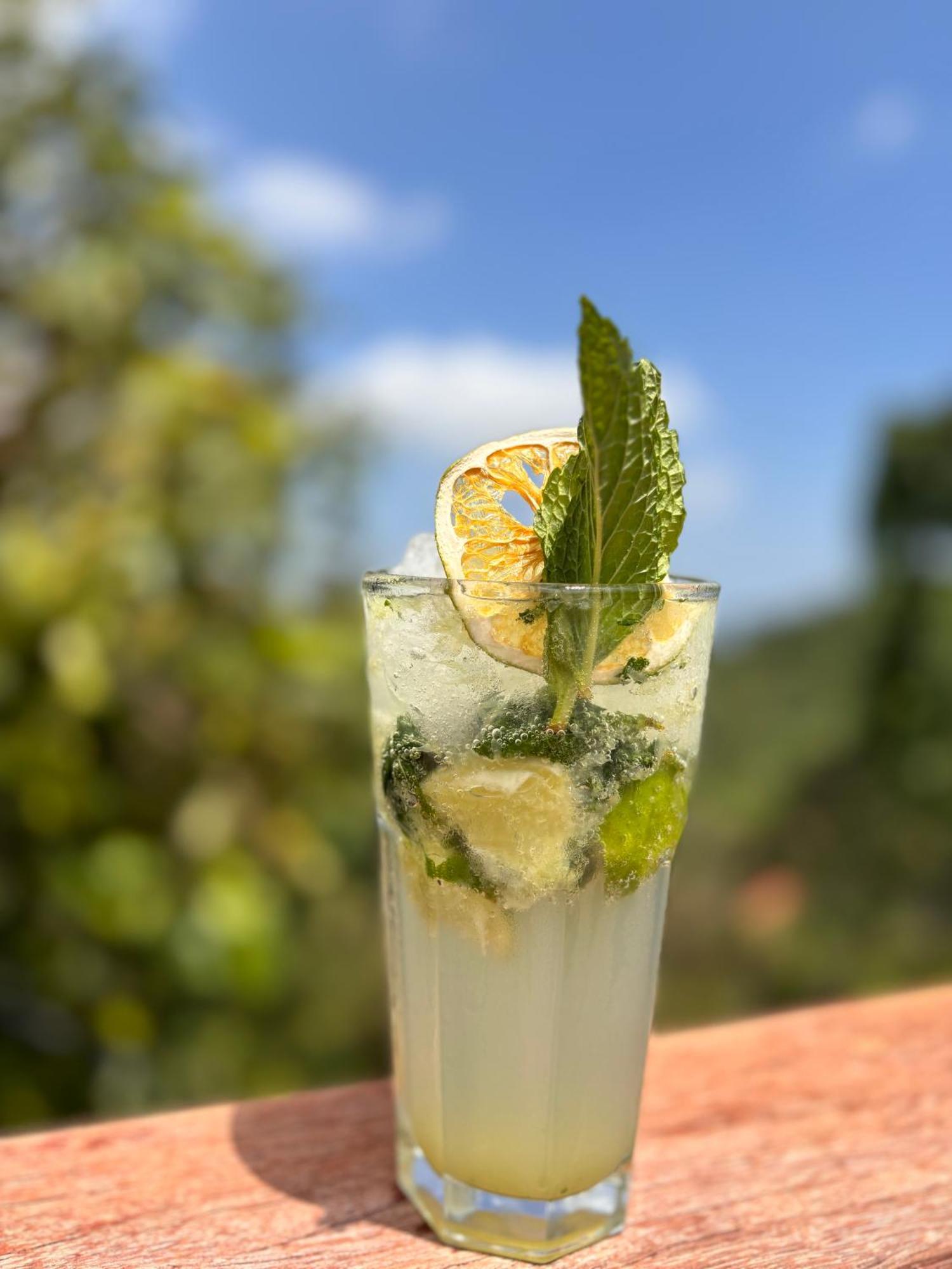 La Veranda Hotel & Restaurant Минка Екстериор снимка