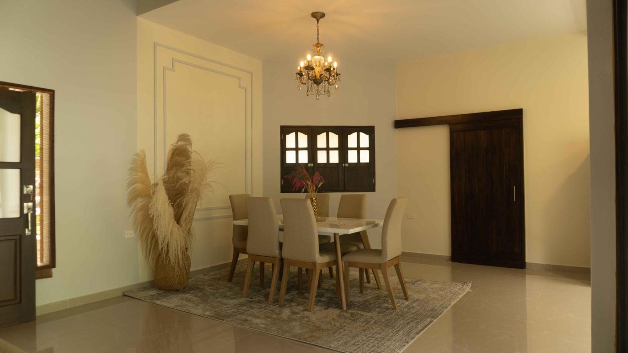 La Veranda Hotel & Restaurant Минка Стая снимка