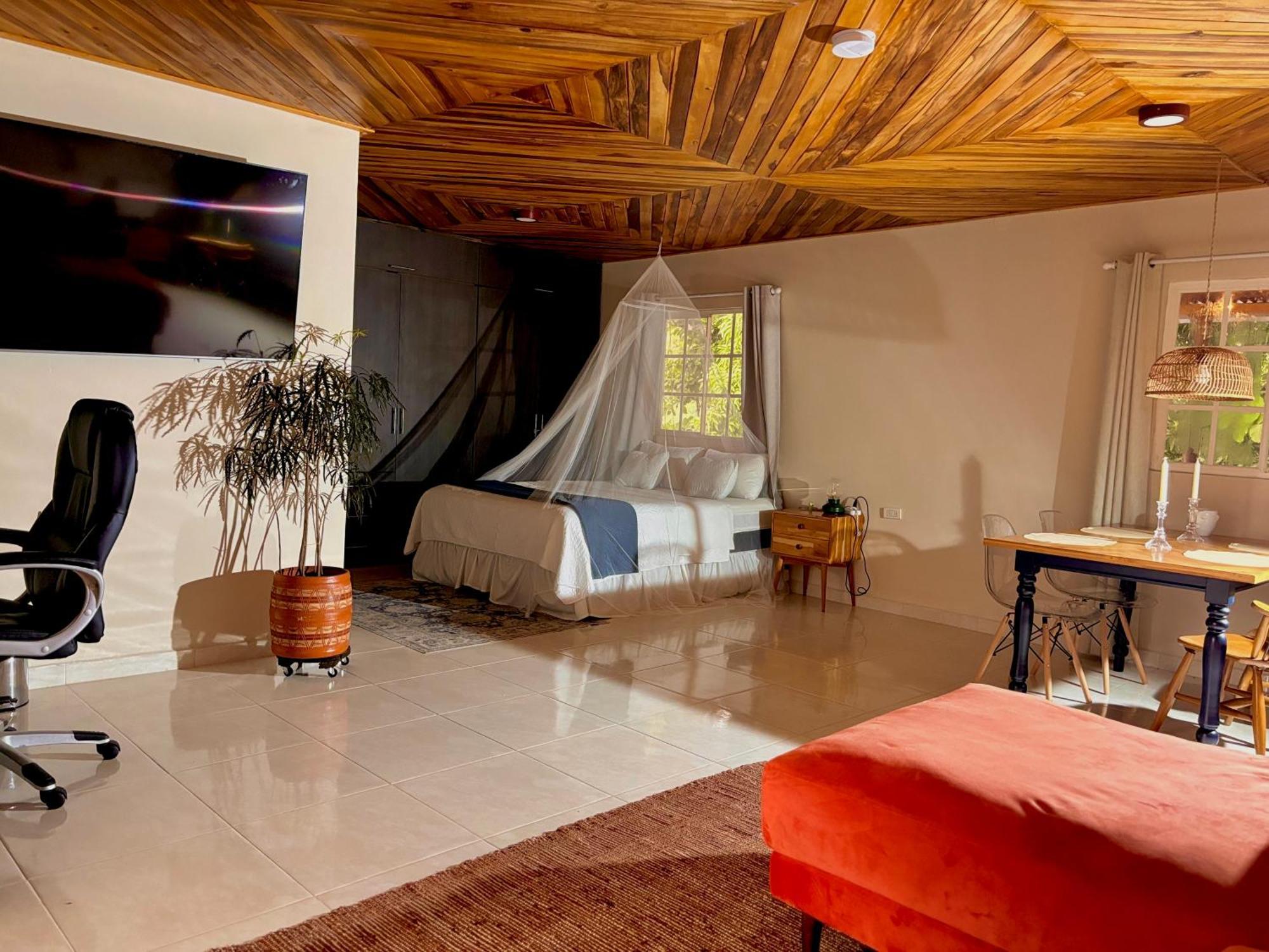 La Veranda Hotel & Restaurant Минка Екстериор снимка
